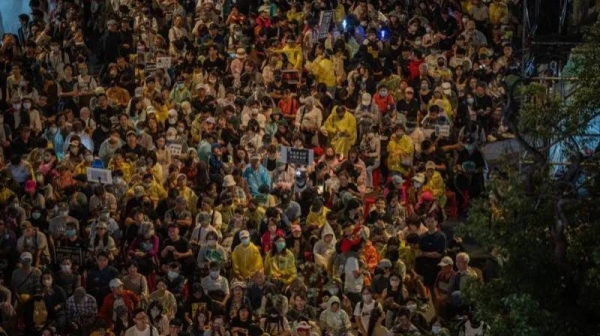 Thousands of protesters against Taiwan parliament reform gathered earlier in May