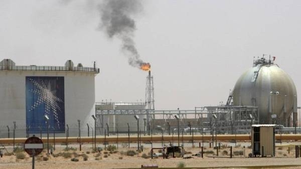 Saudi Arabia announced on Monday the discovery of new oil and natural gas fields in the Eastern Province and the Empty Quarter.