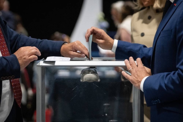 Voting underway in crucial French elections