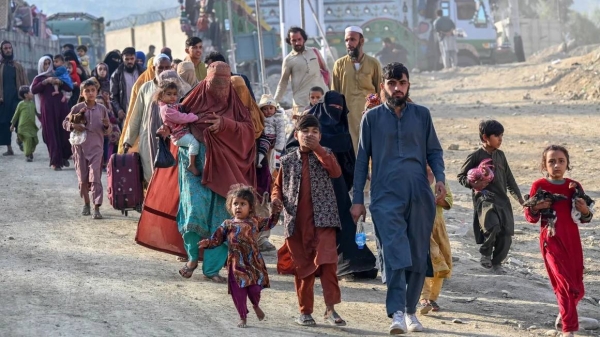 Afghan refugees in Pakistan walk toward the Pakistan-Afghanistan Torkham border on November 3, 2023, following Pakistan's decision to expel undocumented people from the country