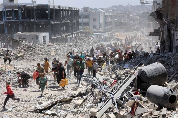 Palestinians who returned briefly to the Jabalya refugee camp to check on their homes run for cover after a school was hit in a strike on May 30, 2024.