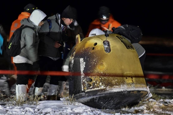 Recovery crew members inspect the Chang'e 5 probe after its successful return landing in northern China in December 2020