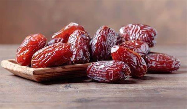 Date cultivation in Saudi Arabia now covers a vast area of approximately 165,000 hectares, reflecting the significant growth of the date industry. 