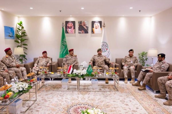 Saudi Joint Forces Commander discusses bilateral cooperation with Yemeni Defense Minister