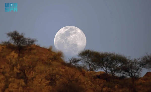 The Hunter’s Supermoon graced Saudi Arabia's skies on Thursday, captivating astronomy enthusiasts across the Kingdom as it painted a beautiful scene with its silvery rays.