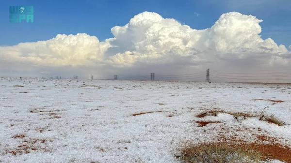 Snow enveloped the northern Saudi region of Al-Jouf since Friday and Saturday morning, turning many parts of the region completely white.