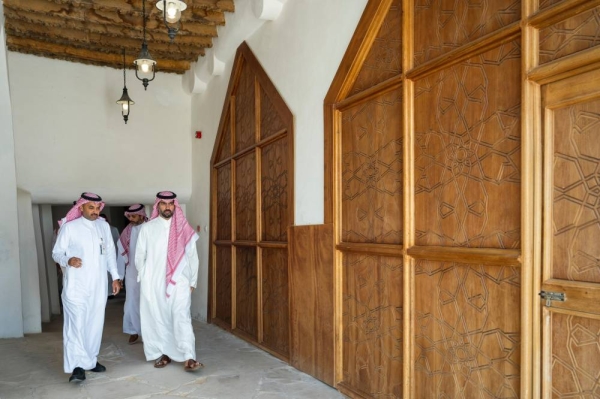 وزير الثقافة يتفقد المواقع الأثرية والمشاريع الثقافية بالأحساء