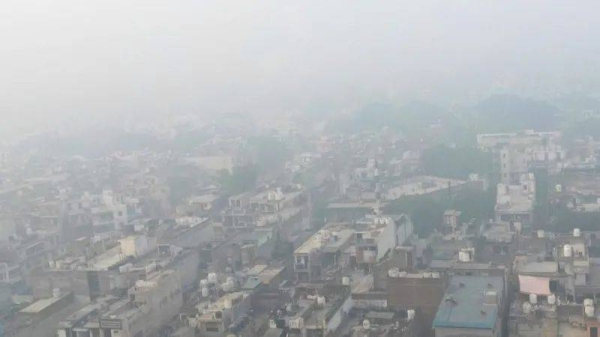 Delhi shuts all primary schools as hazardous smog worsens