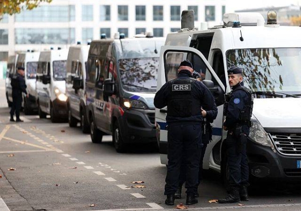 Fans scuffle despite heavy security presence at France-Israel soccer match