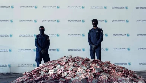 Saudi Customs arrest 10 persons after foiling attempts to smuggle in huge cache of drugs