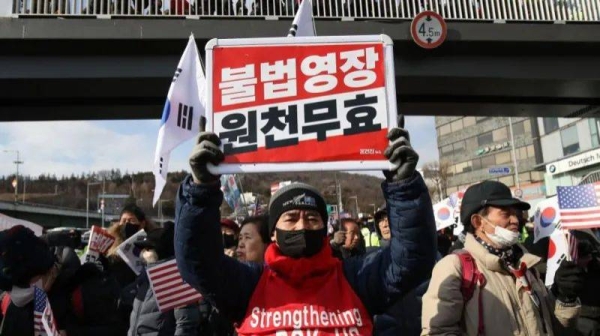 Pro-Yoon Suk Yeol supporters at his resdience in Seoul