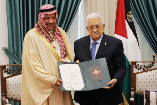 Palestinian President Mahmoud Abbas awards the Star of Jerusalem Medal to the Saudi Ambassador to Jordan Naif Al-Sudairi during a ceremony in Ramallah on Sunday.