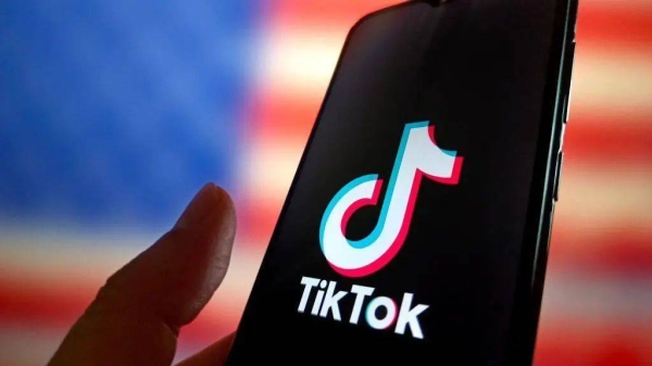 The Chinese-owned app TikTok stopped working for American users on Saturday evening after a law banning it on national security grounds came into effect.
