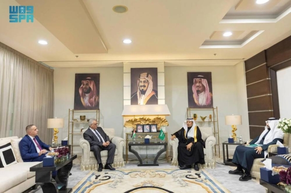 Hassan Al-Huwaizi, chairman of the Federation of Saudi Chambers, holds talks with Mazen Ghanem, Palestinian ambassador to Saudi Arabia, in Riyadh on Tuesday.