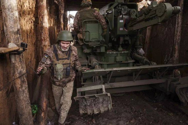 Ukrainian servicemen of 26th artillery brigade prepare a self-propelled howitzer 'Bohdana' before firing towards Russian positions at the frontline in Donetsk region