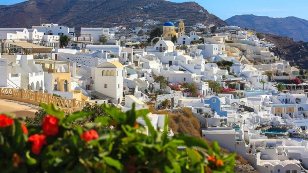 Residents of Santorini have been advised to avoid large indoor gatherings and steer clear of multiple ports after earthquakes