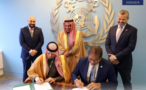 Saudi Arabia’s Permanent Representative to the International Maritime Organization Eng. Kamal Al-Junaidi and Director of the IMO’s Technical Cooperation and Implementation Division Dr. Jose Matheickal sign the agreement in London.