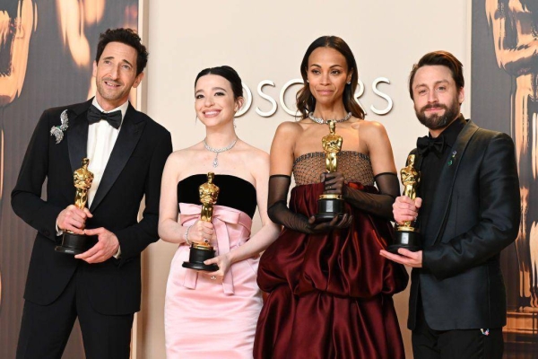 Adrien Brody, Mikey Madison, Zoe Saldaña and Kieran Culkin pose with their Oscars