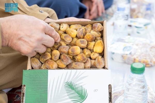 Over 1.5 million dates distributed at the Prophet's Mosque daily for iftar