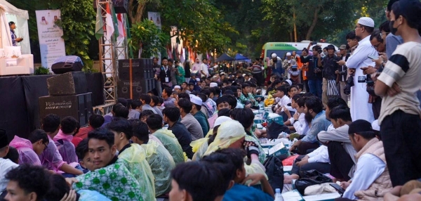 Saudi Arabia hosts large-scale iftar banquets in Indonesia, Kyrgyzstan, and Malaysia