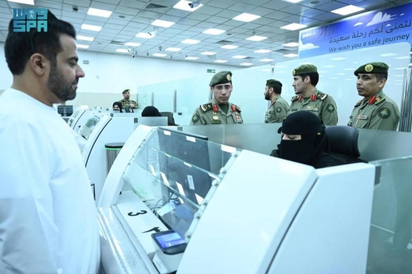 Acting Director General of Passports Maj. Gen. Saleh Al-Murabba during his inspection tour of King Abdulaziz International Airport in Jeddah.
