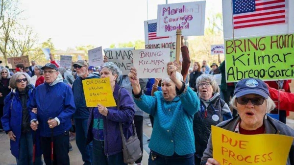 Protesters gather outside a federal court in Maryland on 15 April over the case of Kilmar Ábrego García
