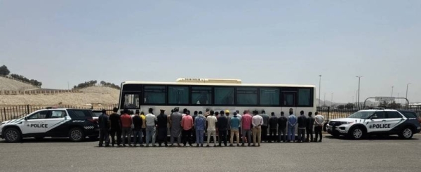 3 people arrested for transporting 42 unauthorized pilgrims to Makkah