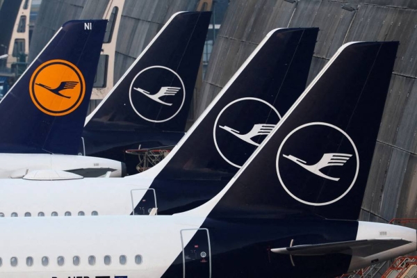 Lufthansa flight flew 10 minutes without pilot after co-pilot fainted, report reveals