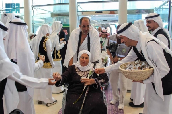 وزارة الشؤون الإسلامية تحية 500 حجاج فلسطيني كضيوف الملك