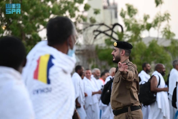 Pilgrims move from Arafat to Muzdalifah