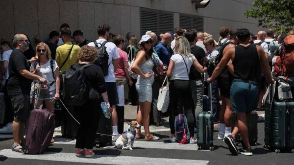 People with foreign nationalities gathering to leave Israel