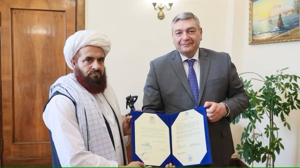 The new Afghan ambassador to Russia, Gul Hassan Hassan, hands his credentials to Russian Deputy Foreign Minister Andrey Rudenko.