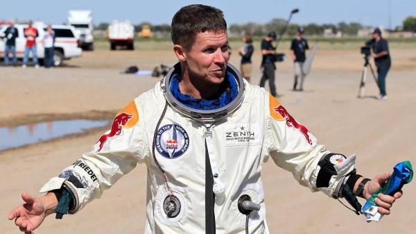 Austrian skydiver Felix Baumgartner dies in paragliding crash in Italy