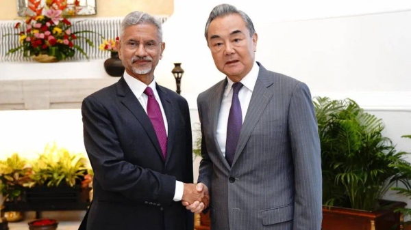 Chinese Foreign Minister Wang Yi (L) met his Indian counterpart S Jaishankar on Monday
