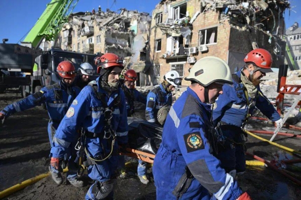 Russia launches second-biggest air assault of Ukraine war, killing at least 21