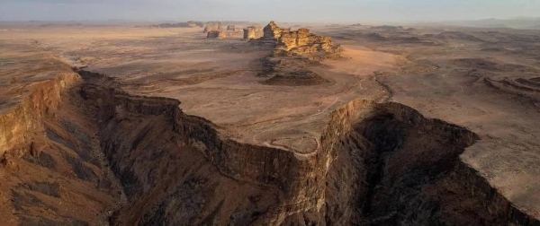 The Shigry Mountains in Tabuk stand out as a testament to earth’s history, with rocks and red sands telling a story spanning more than 542 million years.
