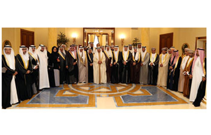 Bahrain's PM receives chairman and members of Arab Gulf Journalists' Union