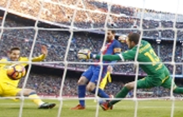 FC Barcelona’s Lionel Messi (C) kicks the ball to score during the Spanish La Liga match against Las Palmas at the Camp Nou in Barcelona, Spain, Saturday. - AP