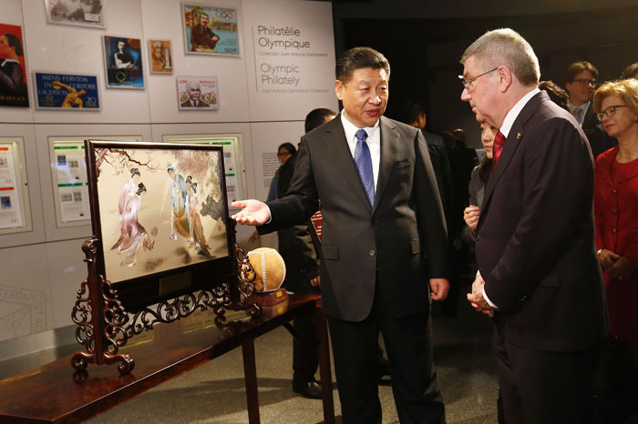 China›s President Xi Jinping (L) gifts a depiction of the ancient Chinese game of cuju to International Olympic Committee (IOC) President Thomas Bach during a visit to the Olympic Museum in Lausanne on January 18, 2017. — AFP
