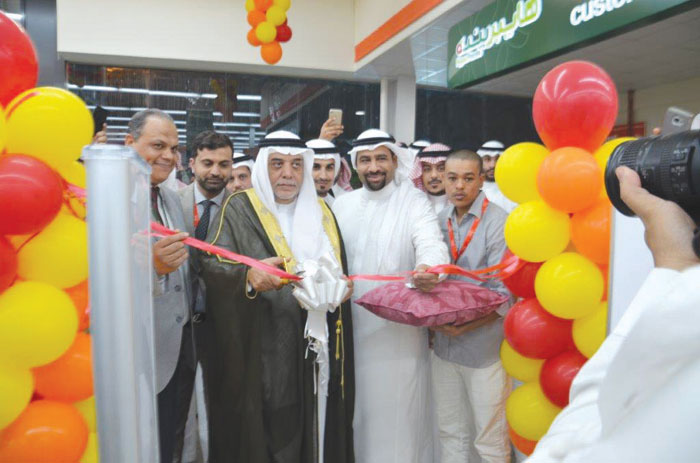 Eng. Nazar Abdulaziz Shimee, Makkah Mayor’s Assistant for Investment Development, presides over the inaugural of second HyperPanda store in Makkah