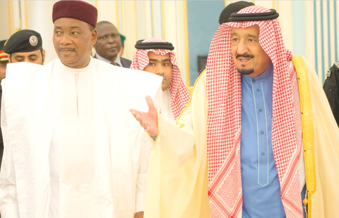 Custodian of the Two Holy Mosques King Salman received at Al-Yamama Palace in Riyadh on Sunday President Mahamadou Issoufou of Niger. The King held a luncheon banquet in honor of the Niger president and his accompanying delegation. — SPA