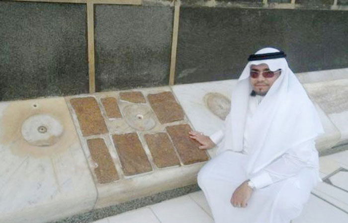 Eight pieces of alabaster that can be perceived on the right door of the Holy Kaaba gutter. — Courtesy photo