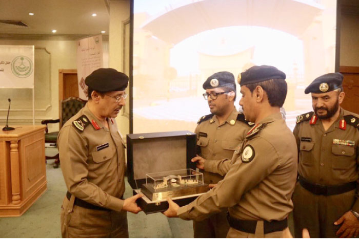 Maj. Gen. Sami Eid Allihyani receives the honors from Director General of Prisons Maj. Gen. Ibrahim Muhammad Al-Hamzi in Riyadh on Tuesday.