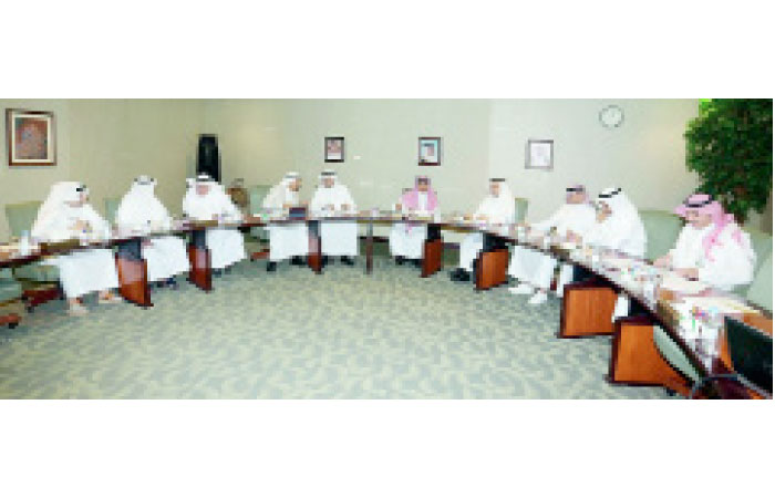 Abdullah Saleh Kamel chairs a meeting of the board of directors of the Okaz Organization for Press and Publication in Jeddah. — Okaz photo