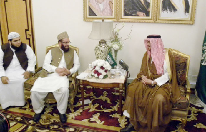 Pakistan’s Minister for Religious Affairs Sardar Muhammad Yousaf meets with Minister of Haj and Umrah Muhammad Saleh Benten in Jeddah on Thursday.