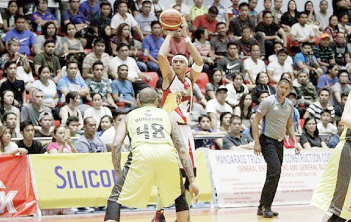 San Miguel Beer’s Arwind Santos fires a shot off JR Quinahan of GlobalPort in their PBA Philippine Cup road game in Lapu-Lapu City, Cebu on Saturday. — SG photo