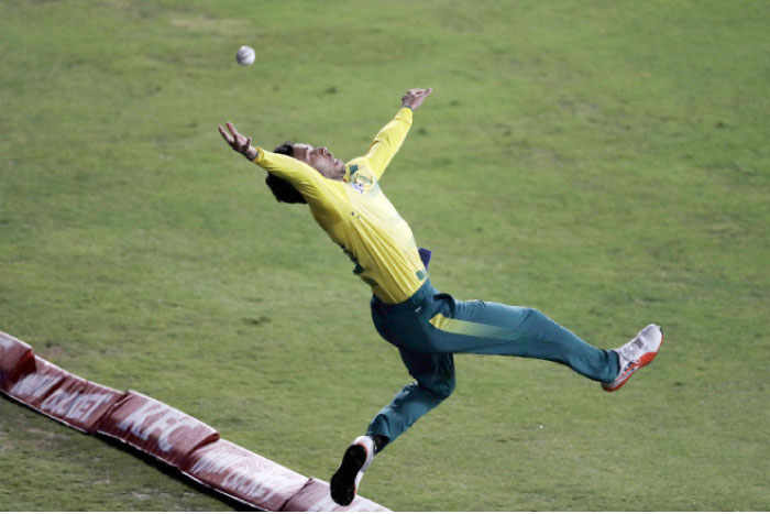 South Africa’s captain Farhaan Behardien, attempts a catch from Sri Lanka’s batsman Niroshan Dickwella, during the T20 cricket match between South Africa and Sri Lanka, at Centurion Park in Pretoria, South Africa, Friday. — AP