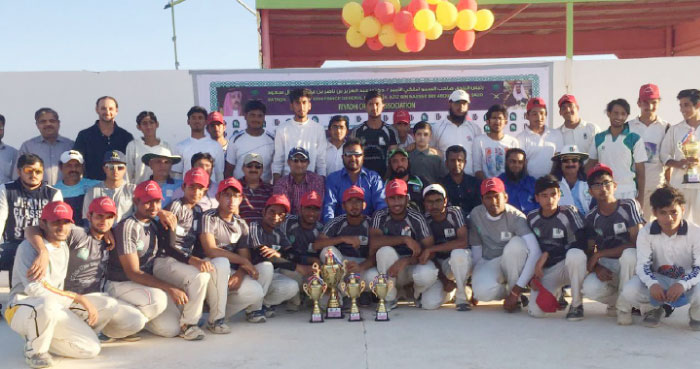 IISR and PISR-B players with officials