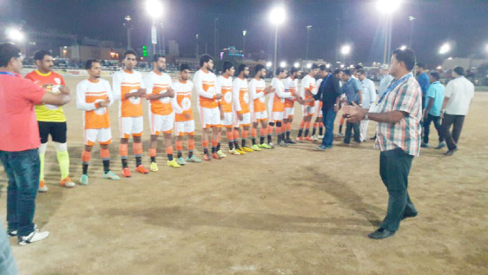 Rafeeq Kootilangadi, president of Dammam Indian Football Association, meeting with players.