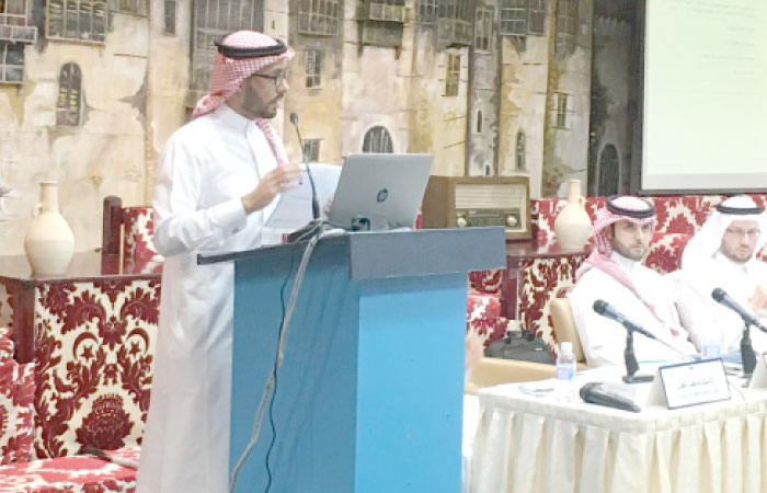 Representative of Capital Market Authority Abdullah Bin Gunaim talks to investors at JCCI Tuesday. — SG photo